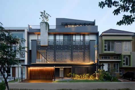 Residence Design With A Warm And Natural Ambiance | Axial Studio - The Architects Diary Wooden Facade, Facade Architecture Design, Best Modern House Design, Minimal House Design, Design Strategy, Facade Architecture, Tangerang, House Architecture Design, Facade Design