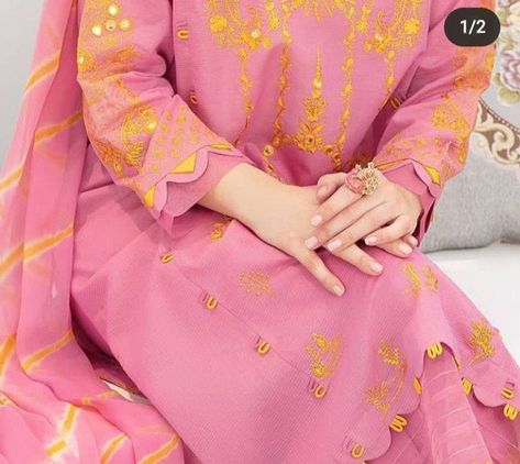 Sleeves ideas Daman Design, Women Trousers Design, Upcoming Fashion Trends, Kurti Sleeves Design, Girls Clothes Patterns, Girls Dresses Sewing, Lace Dress Design, Latest Dress Design, Neck Designs For Suits