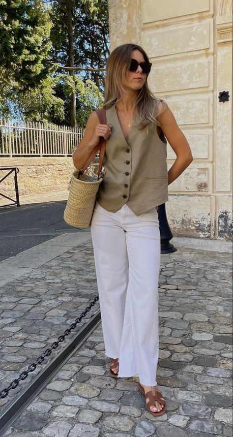 Waistcoat Outfit, Vest Outfits For Women, Italy Outfits, Vest Fashion, Vest Outfits, Mom Outfits, Looks Style, White Pants, Spring Summer Outfits