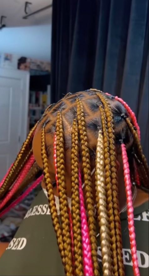 Brown Blonde Pink Box Braids, Brown And Pink Peak A Boo Braids, Colored Knot Less Braids, Braids With Pink In The Back, Light Brown And Pink Knotless Braids, Braids Peek A Boo Color, Brown N Pink Braids, Three Color Braids, Braid Styles Color