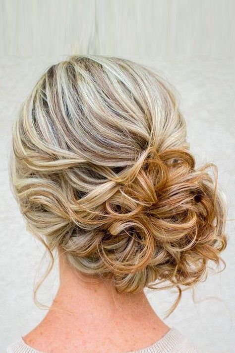 Gorgeous Wedding Bun Hairstyles ❤ See more: http://www.weddingforward.com/wedding-bun-hairstyles/ #weddings Bridesmaids Hairstyles, Diy Updo, Side Bun Hairstyles, Side Updo, Wedding Hair Side, Side Bun, Wedding Bun Hairstyles, Prom Hair Updo, Messy Updo