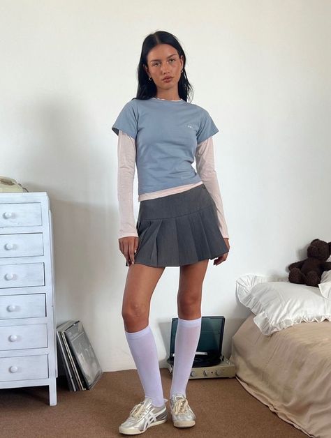 High White Socks Outfit, Asics Shoes Outfit, Pleated Grey Skirt, Grey Mini Skirt Outfit, White Socks Outfit, High White Socks, Vintage Outfit Ideas, Tiger Shoes, Socks Outfit