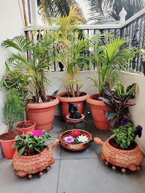 Trellis Balcony, Railing Decorations, Thulasi Plant Decoration, Thulasi Plant, Money Plant Decor, Plants Trellis, Urban Balcony, Balcony Makeover, Plant Diy