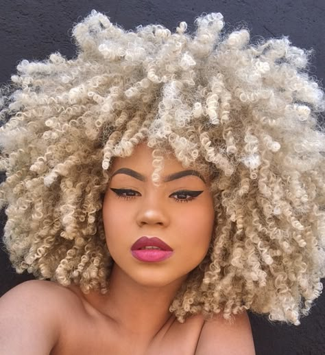 20 Beauties With Covetable Natural Afros - Essence Teyonah Parris, Ebonee Davis, Blonde Afro, Natural Hair Accessories, Afro Natural, Natural Afro Hairstyles, Afro Textured Hair, Natural Hair Twists, Pelo Afro