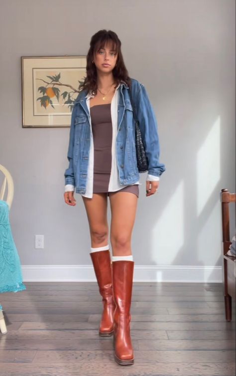 Jean Shorts And Boots Outfit, Jeans Amazon, Look Festival, Jeans Boots, Hippie Look, Summer Photoshoot, Concert Outfits, Ideas Outfit, Festival Looks