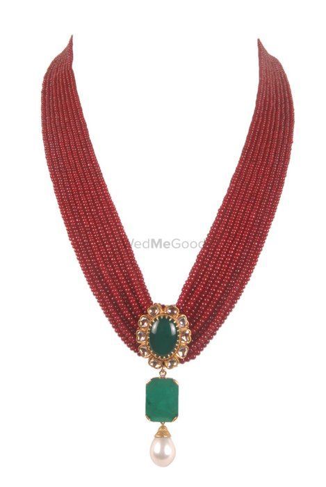 Photo of elegant bridal necklace with rubies Golden Pearl Necklace, Ruby Beads Jewellery Indian, Red Beads Jewellery, Beads Jewellery Designs, Lehenga Photos, Golden Saree, Bridal Jewellery Design, Green Pendant, Beaded Necklace Designs