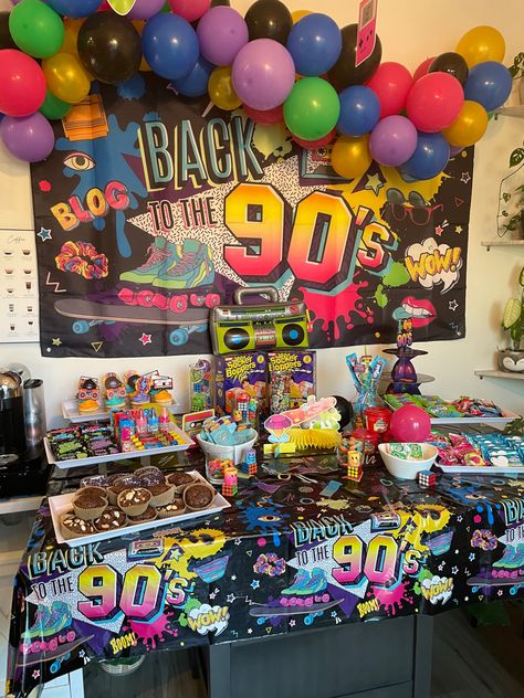 2000s Theme Party, 90s Theme Party Decorations, 2000s Theme, 30th Bday Party, 30th Birthday Themes, 90s Theme Party, Backyard Birthday, Party Dessert Table, 90's Birthday Party