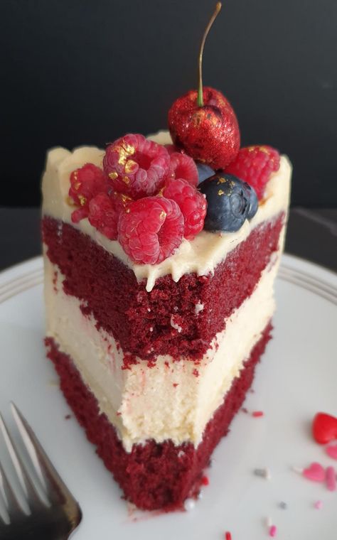 Torta Red Velvet con Relleno de Cheesecake Cheesecake Red Velvet, Best Red Velvet Cake, Custard Cake Recipes, Bolo Red Velvet, Red Velvet Cheesecake, Custard Cake, Pastel Red, Cheesecake Desserts, Brownie Cake