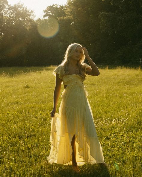 the most angelic EVER 🌼🌞✨🥲 Host / @ashlynleephoto Model / @sunnyahesby Dress / @asos #777luckyfish #documentarysenior #seniorphotographer #seniorphotoinspo #authenticlovemag #storytellingphotography Grad Photo Dress, Fancy Dress Photoshoot, Ethereal Senior Pictures, Flowy Dress Field Photoshoot, Ethereal Field Photoshoot, Dreamy Field Photoshoot, Senior Picture In Sunflower Field, Editorial Moodboard, Adorable Dresses