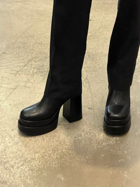 Steve madden black cobra platform heels Steven Madden Boots Outfit, Cobra Boots Outfit, Steve Madden Cobra Boots Outfit, Steve Madden Platform Boots, Black Platform Boots Aesthetic, Steve Madden Heels Outfit, Black Platform Heels In Grunge Style, Black Platform Heels Aesthetic, Platform Boots Aesthetic