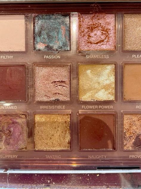 Eyeshadow Pallets Aesthetic, Makeup Palette Aesthetic, Eyeshadow Palette Aesthetic, Eyeshadow Aesthetic, Eye Shadow Pallet, Summer Eyeshadow, Brittany Murphy, Makeup Pallets, Natasha Lyonne