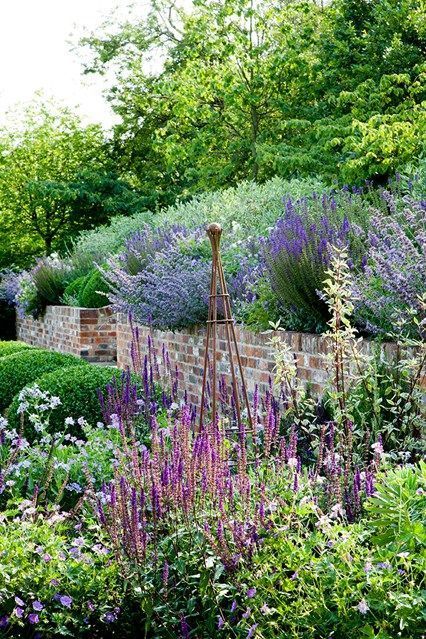 Cottage Gardening, Country Garden Design, Country Garden Decor, Herbaceous Border, Potager Garden, Cottage Garden Design, Walled Garden, English Cottage Garden, English Country Gardens