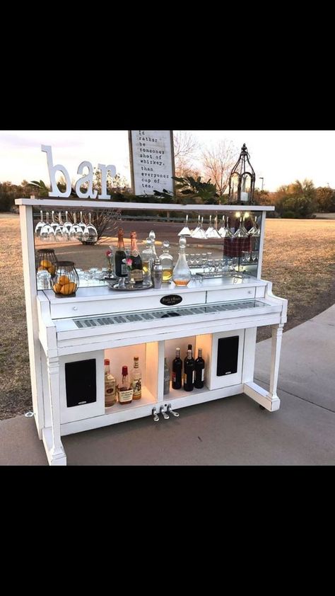 Piano Wine Bar Repurposed, Piano Upcycle Creative Ideas, Piano Upcycling, Piano Decor, Old Pianos, Upcycled Furniture Diy, Piano Bar, Coffee Bar Home, Home Bar Designs