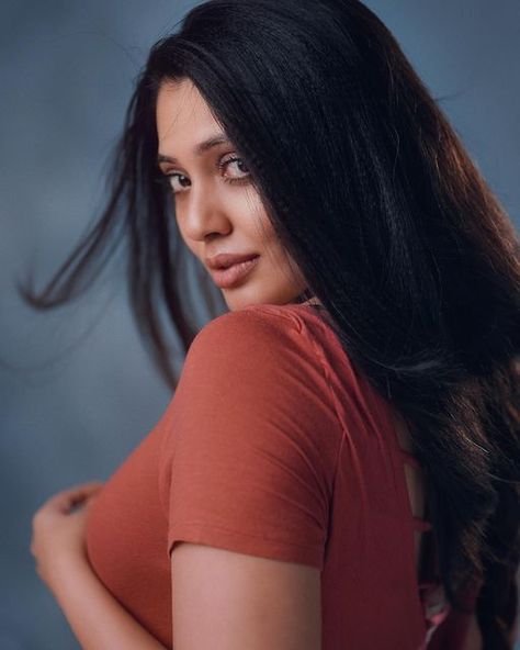 Quiet Photography, Veena Nandakumar, Real Phone Numbers, Studio Studio, Actor Photo, Top Photo, Actress Photos, Be Yourself, Fashion Models