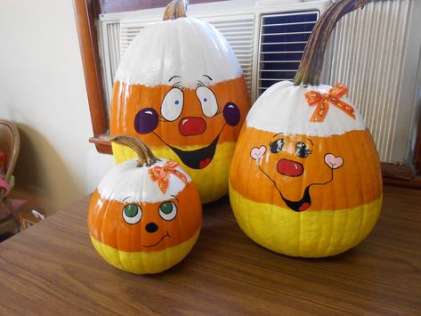 My pumpkin family Matching Painting Pumpkins, Family Painted Pumpkins, Couples Pumpkin Painting, Matching Pumpkin Painting Ideas, Couple Pumpkin Painting Ideas, Easy Pumpkin Decorating, Pumpkin Painting Party, Pumpkin Paintings, Pumpkin Paint