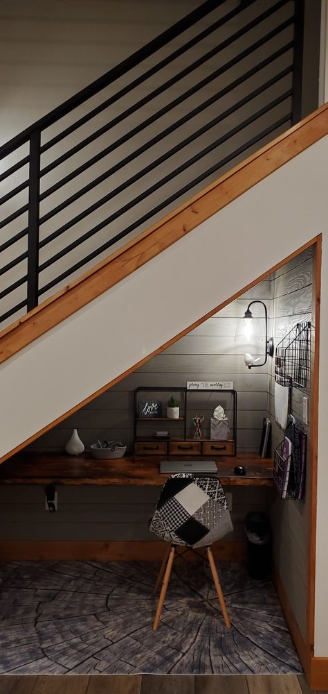 Turn that empty space under your stairs into a cozy little office or homework space. Under Stairs Desk Ideas Small Office, Under Stairs Office Ideas, Space Above Stairs, Desk Under Stairs, Small Attic Spaces, Office Under Stairs, Stairs Office, Stair Bookshelf, Apartment Stairs