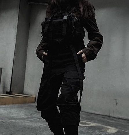 White Dystopian Outfit, Apocalyptic Fashion Women Outfits, Dystopian Outfits Aesthetic, Dystopian Aesthetic Outfit, Dystopian Aesthetic Clothes, Dystopian Aesthetic, Apocalyptic Clothing, Edgy Jewelry, Total Black