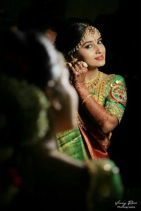 Bridal Mekup Photoshoot, Bride Makeup Shoot Poses, Bride Mirror Photography, Bride Indoor Photoshoot, Bride Poses Indian Wedding In Saree, Bride Mirror Photo, Mekap Photos, Bride Getting Ready Photos Indian, Bride Makeup Shoot