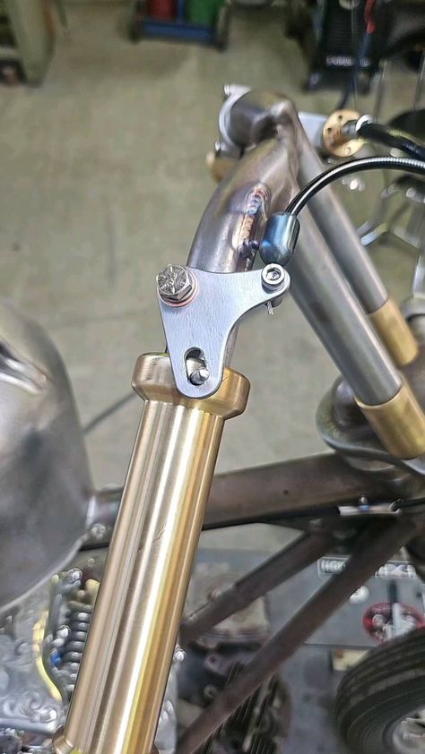 Got the mechanical throttle done on @christoph_8791 shovel. Just gotta do the oil filler and its off to @triggerhappygraphics for some… | Instagram Bike Touring Packing, Custom Bike Parts, Sportster Motorcycle, Мотоциклы Harley Davidson, Diy Motorcycle, Diy Go Kart, Мотоциклы Cafe Racers, Tricycle Bike, Bike Details