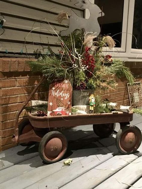 Radio Flyer Wagon Christmas Decor, Decorating A Wagon For Christmas, Vintage Wagon Decor, Christmas Wagon Ideas, Christmas Wagon Decor, Wagon Christmas Decor, Americana Porch, Wagon Decor, Christmas Wagon