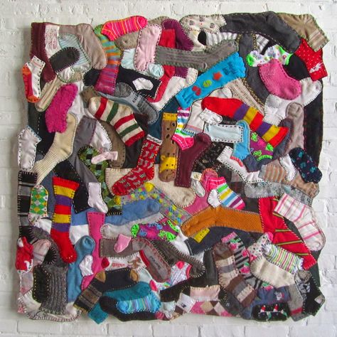 Sock Crafts, Upcycle Sewing, Diy Upcycle, Textile Fiber Art, Crazy Socks, Recycled Crafts, Rag Rug, Elementary Art, Crazy Quilts