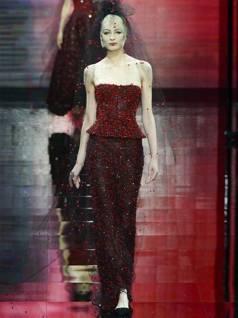 Giorgio Armani Couture, Armani Couture, Pretty Gowns, Interesting Style, Couture 2014, Fashion Illustration Collage, Red Bouquet Wedding, Fancy Clothes, High Fashion Branding