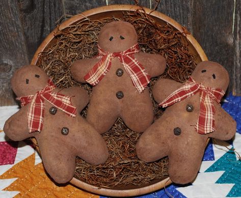 Christmas Bowl Fillers, Primitive Gingerbread Men, Primitive Gingerbread, Christmas Bowl, Gingerbread Crafts, Primitive Patterns, Christmas Porch Decor, Primitive Folk Art, Gingerbread Men