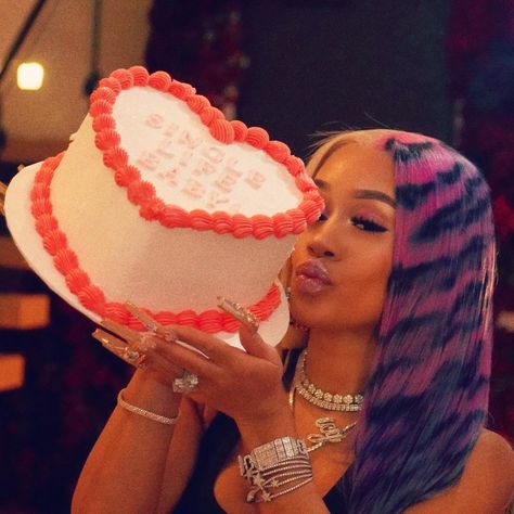 Saweetie Icy Grl, 13 Birthday Cake, Random Dump, Birthday Goals, Icy Girl, Big Mama, Cute Couple Gifts, Love Your Hair, Female Rappers