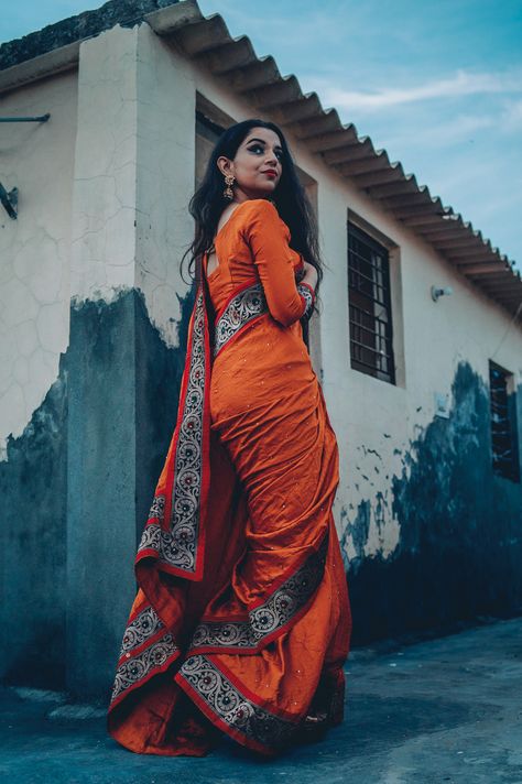 Bride Photos Poses, Modern Saree, Saree Poses, Indian Fashion Saree, Saree Designs Party Wear, Indian Photoshoot, Saree Photoshoot, Saree Blouse Designs Latest, Stylish Photo Pose