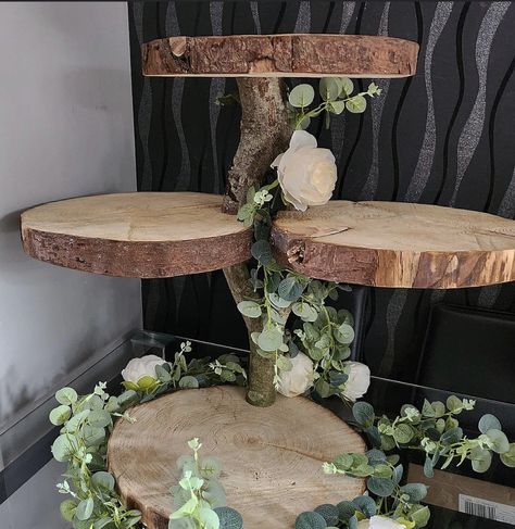 Tree Stump Cake Stand, Wooden Cupcake Stand Diy, Vintage Glamour Wedding Decorations, Desert Table Decoration Ideas Wedding, Wooden Tiered Cake Stand, Tree Baby Shower Ideas, Rustic Cake Tables, Wooden Wedding Cake Stand, Floating Christmas Tree