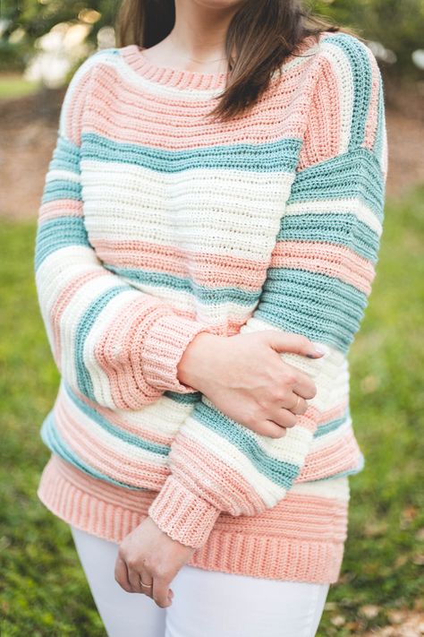 Crochet Magic Stripe Sweater - Sewrella Crochet Sweater Design, Crochet Sweater Pattern Free, Unique Sweaters, Haken Baby, Chunky Crochet, Sweater Crochet Pattern, Crochet Kit, Cardigan Pattern, Comfy Sweaters