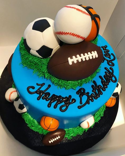 Sports Theme Cakes Boys, Ball Cakes For Boys, Sports Birthday Cake, Boys Bday Cakes, Sports Birthday Cakes, Cake 2023, Sports Themed Cakes, Bts Cake, Sports Party Decorations