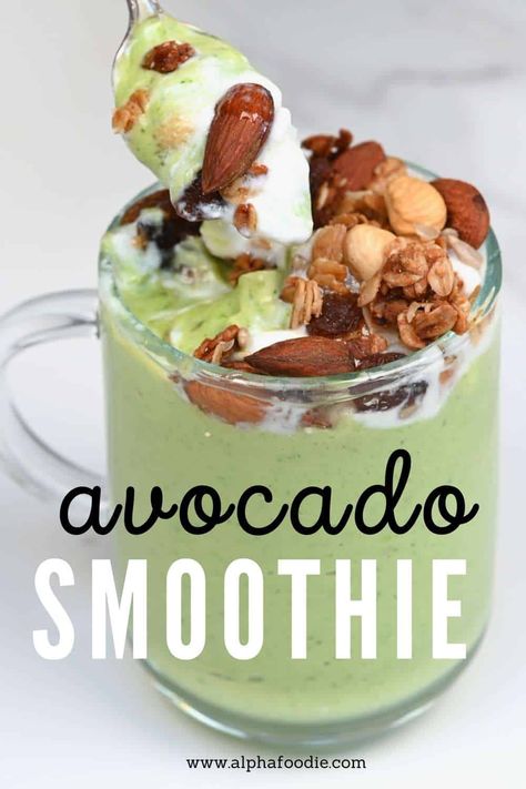 Creamy Banana Avocado Smoothie Banana Avocado Smoothie, Avocado Smoothie Bowl, Green Smoothie Bowl Recipe, Thick Smoothie, Smoothie Bowl Recipe Healthy, Avocado Smoothie Recipe, Blueberry Smoothie Recipe, Mango Banana Smoothie, Lunch Smoothie