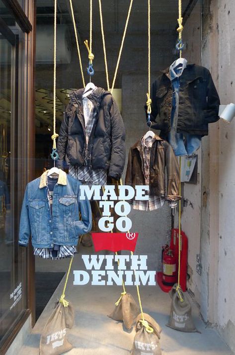 25 Cool And Creative Store's Window Display Ideas | Home Design And Interior Clothing Store Racks, Clothing Store Window Displays, Denim Window Display, Window Display Ideas, Denim Display, Boutique Store Displays, Fashion Window Display, Window Display Retail, Clothing Store Displays