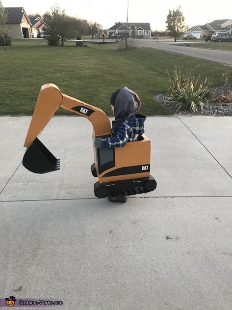 Toddler Excavator Costume, Construction Truck Costume Diy, Construction Costume Kids, Construction Vehicle Costume, Bulldozer Halloween Costume, Backhoe Costume Diy, Construction Truck Costume, Two Year Old Costume, Diy Digger Costume