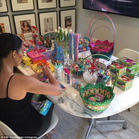 Kardashian Easter, Easter Surprise, Kardashian Kids, Kim Kardashian And Kanye, Kim Kardashian West, Passover Recipes, Easter Pictures, Celebrity Families, Easter Photos