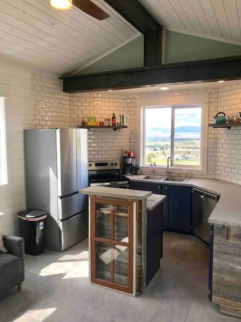 Montana Tiny House Vacation Stevensville Montana, Upstairs Balcony, Tiny House Vacation, Diy Tiny House, Shed To Tiny House, Best Tiny House, Small House Decorating, Tiny House Bathroom, Tiny House Kitchen