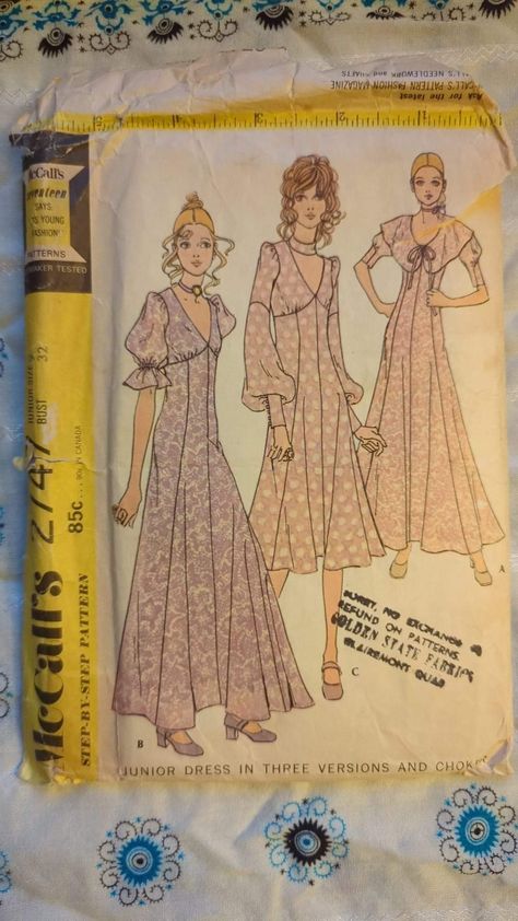 Barbara Hulanicki, Narrow Shoulders, High Waisted Dress, 1970s Sewing Patterns, Patron Vintage, Robes Vintage, Vintage Dress Patterns, Mccalls Patterns, Sewing Pattern Sizes