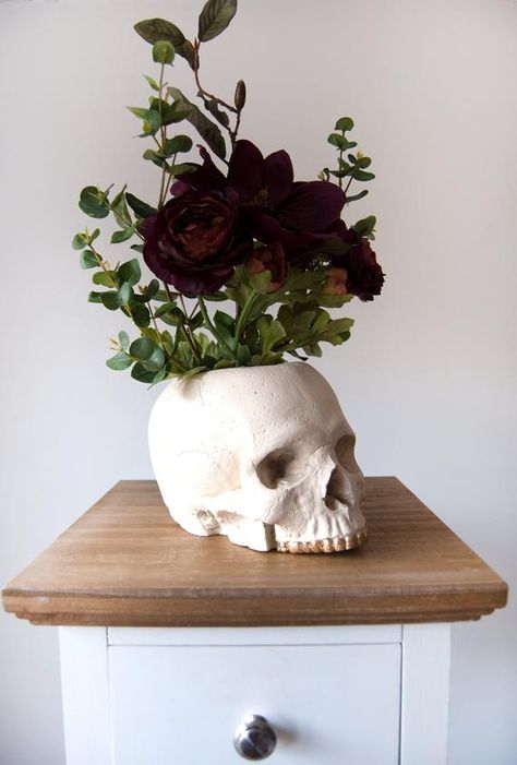 Skull Vase, Skull Pot, Skull Planter, Cottagecore Home, Gothic Garden, Goth Decor, Artificial Flower Bouquet, Skull Decor, Flower Skull