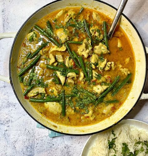 South East Asian Chicken Curry - Best Recipes UK Quick Curry Chicken, Chicken Pieces Curry Recipe, Dhaba Style Chicken Curry, Cape Malay Chicken Curry South Africa, Steak Ale Pie, Ham And Lentil Soup, Best Durban Chicken Curry, Brussels Sprouts Gratin, Corned Beef Hash Recipe