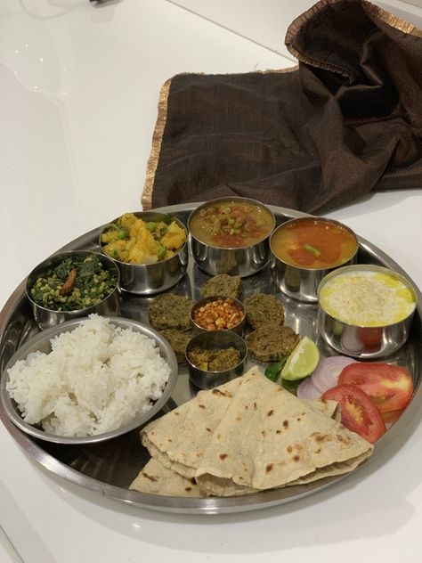 Wedding Food Plate, Maharashtrian Thali, Tiffin Recipe, Yellow Lentils, Rustic Recipes, How To Boil Rice, Pigeon Peas, Protein Packed Snacks, Food Plate