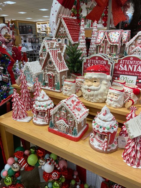 Christmas House Decorations Indoor, Candyland Decor, Mrs Claus Bakery, Christmas Banquet, Sugarplum Fairy, Gingerbread Ideas, Christmas Tips, Gingerbread Decor, Gingerbread Party