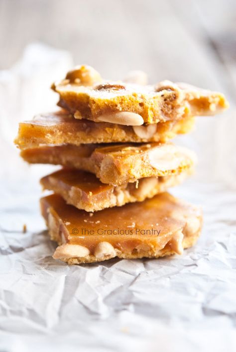 Clean Eating Christmas Recipes, Homemade Peanut Brittle, Microwave Peanut Brittle, Peanut Brittle Recipe, Brittle Recipes, Clean Eating Desserts, Delectable Desserts, Peanut Brittle, Dessert Display