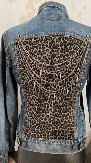 Decorated Jean Jacket Ideas, Diy Jacket Refashion, Jean Jacket Diy, Diy Denim Jacket, Clothing Upcycle, Custom Denim Jacket, Embellished Clothing, Change My Mind, Diy Jacket