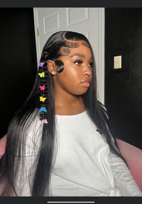 Straight Hair With Butterfly Clips, Butterfly Clip Braids, Side Part Butterfly Braid, 90s Butterfly Clips Hairstyles, 90s Butterfly Clips, Hairstyles With Butterfly Clips, Butterfly Clip Hairstyles, Butterfly Clips Hairstyles, Snap Clips Hairstyles