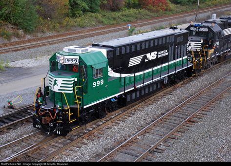 Altoona Pennsylvania, Train Pics, Train Locomotive, Locomotive Engine, Railroad Pictures, Southern Railways, Norfolk Southern, Model Train Scenery, Train Times