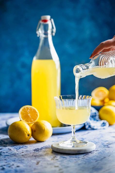 This easy Italian limoncello recipe is sweet, tart, zesty, and refreshing. Learning how to make limoncello liqueur means that now, it’s simpler than ever to bring the sunny taste of la dolce vita straight from the Amalfi coast to your own home. The hardest part about this recipe is waiting for it to be done! Creamy Lemoncello Recipes Drinks, Italian Limoncello Recipe, Italian Limoncello, Pumpkin Shake, Italian Appetizers Easy, Making Limoncello, Limoncello Recipe, Cocktails At Home, Lemon Uses