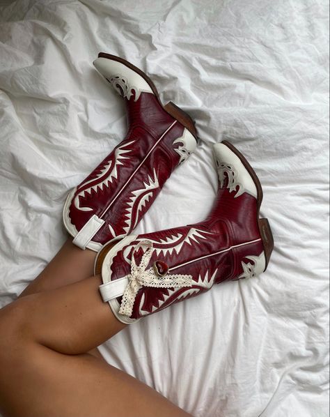 Womans Cowboy Boots, Red And White Cowboy Boots, Cowgirl Boots Red, Red Cowboy Aesthetic, Red Boots Aesthetic, Cowboy Boot Aesthetic, Aesthetic Cowboy Boots, Colorful Cowboy Boots, Cowgirl Boots Aesthetic