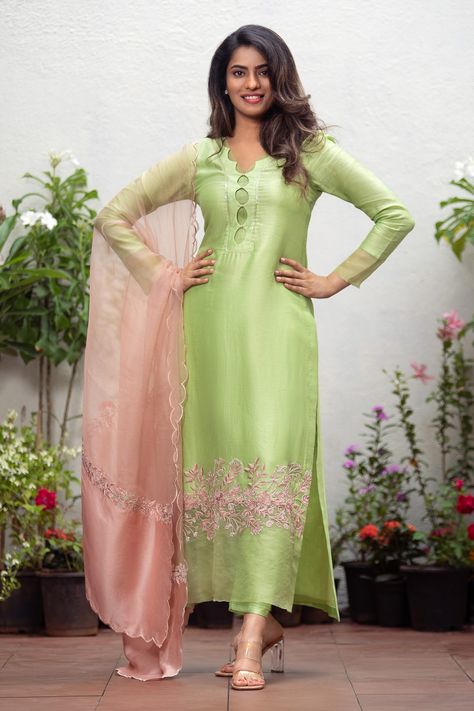 Shop for these amazing collections of Green Pure Handwoven Chanderi Hand Embroidered Straight Kurta Pant Set For Women by The Aarya online at Aza Fashions. Green Suit Designs Indian Style, Pent Design For Women Kurti, Aza Fashion Outfits 2024 Suits, Chanderi Kurta Designs, Embroidered Suits For Women, Straight Kurti Designs, Suit Designs Indian Style, Embroidery Work Kurti, Suits For Women Indian