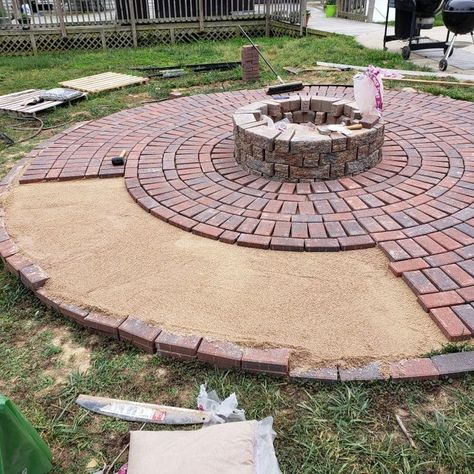 Outdoor Brick Fire Pit Ideas, Fire Pit Brick Pavers, Fire Pit Ideas Backyard With Pavers, Red Brick Outdoor Fire Pit, Square Outdoor Fire Pit Ideas, Brick Fire Pit Area, Brick Fire Pit Ideas Backyard, Paver Fire Pit Patio, Fire Pit With Pergola